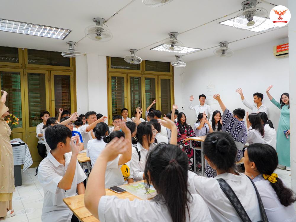 học sinh 2k8 cùng người thân và các thầy cô học sinh 2k8 cùng người thân và các thầy cô