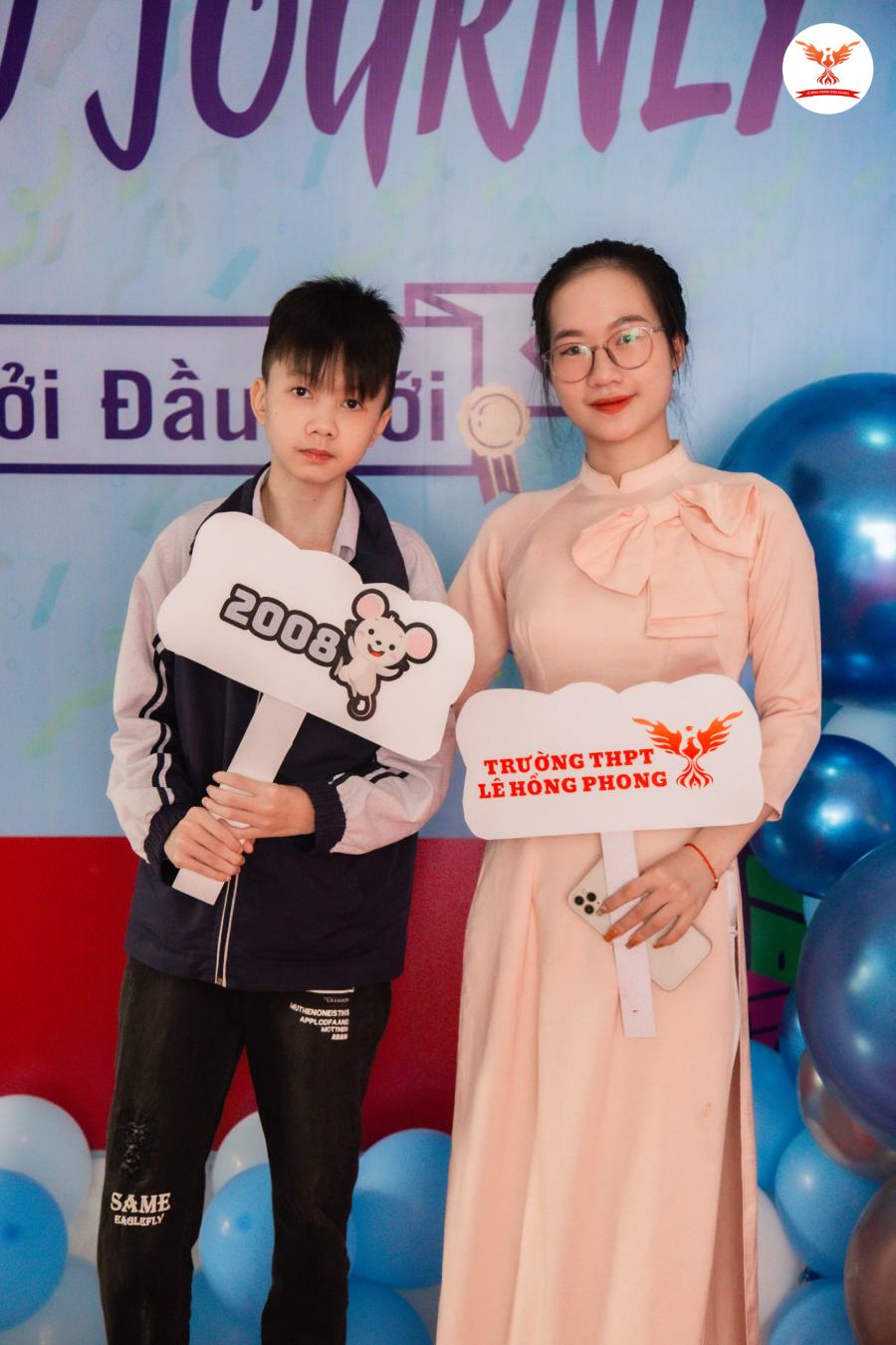 học sinh 2k8 cùng người thân và các thầy cô học sinh 2k8 cùng người thân và các thầy cô