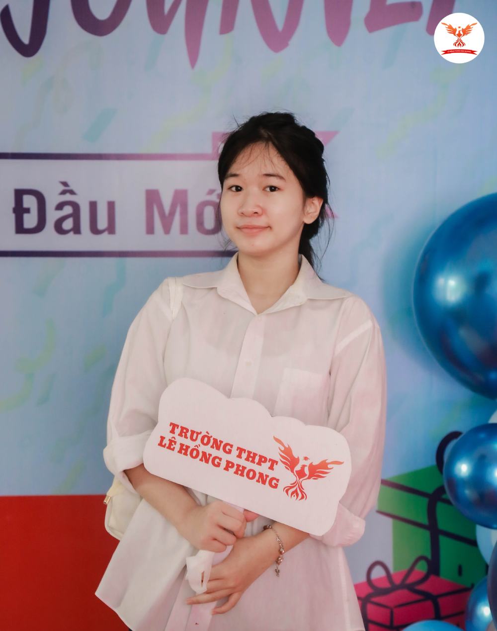 học sinh 2k8 cùng người thân và các thầy cô