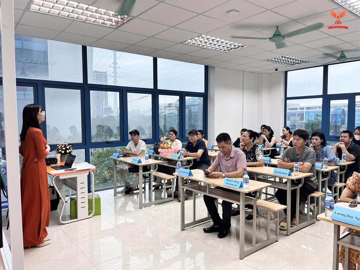 Họp phụ huynh năm học 2023 - 2024 trường Lê Hồng Phong