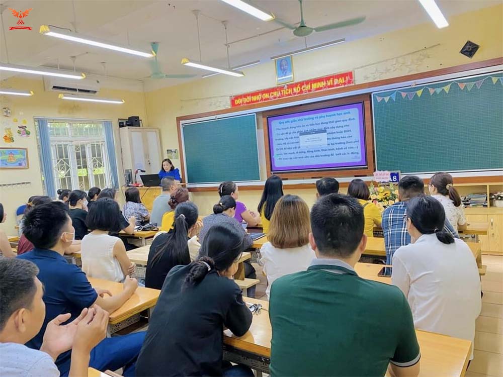 họp phụ huynh cho con tại trường