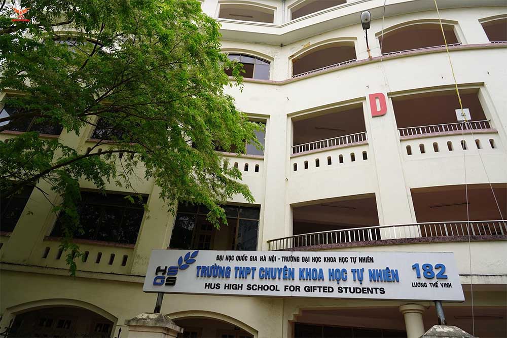 trường THPT chuyên Khoa học Tự nhiên Hà Nội