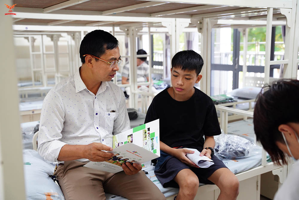 Phụ huynh cần làm gì để hỗ trợ con học tập tại trường nội trú?