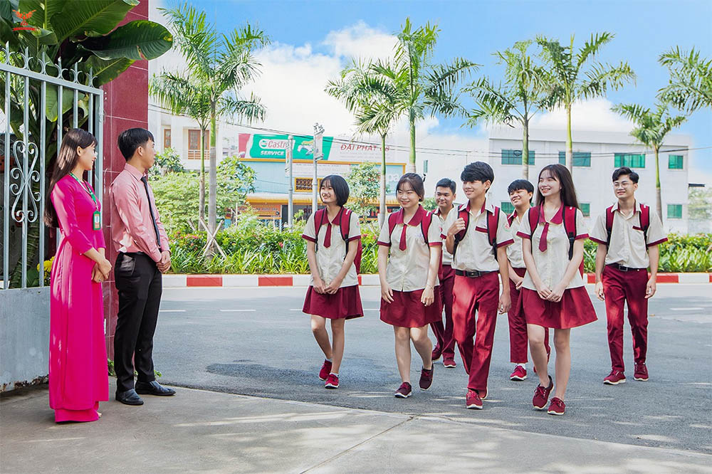 Trường nội trú và bán trú Trường nội trú và bán trú