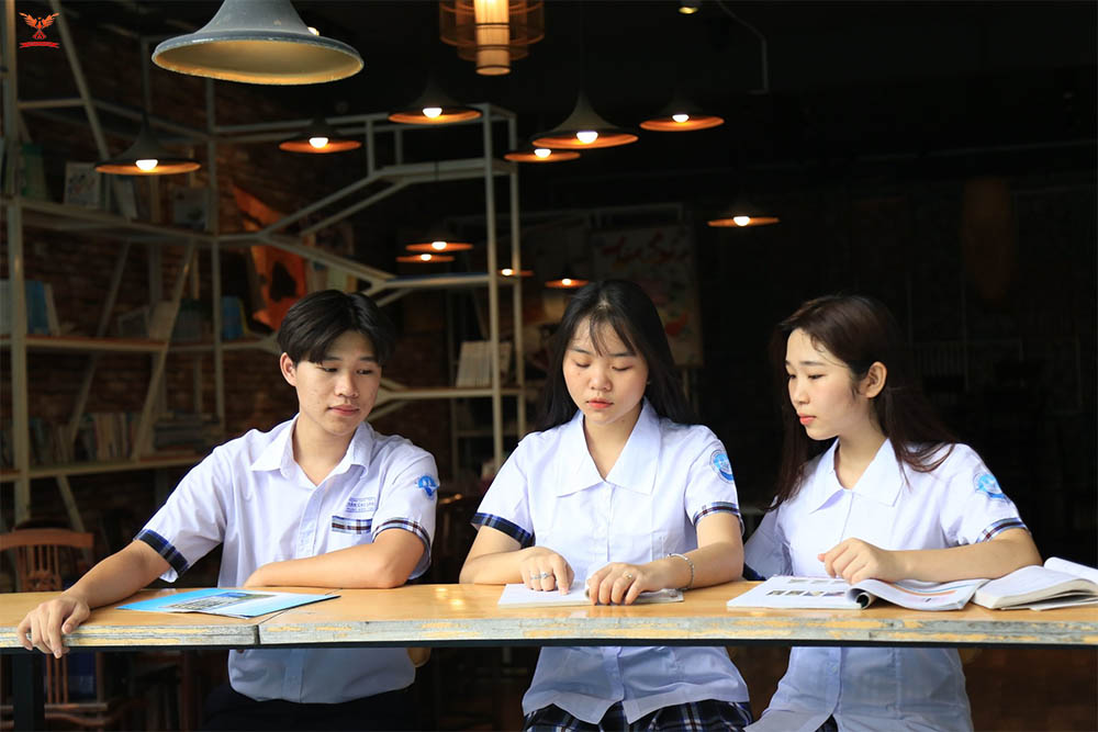 Những ưu điểm và nhược điểm khi cho con học bán trú Những ưu điểm và nhược điểm khi cho con học bán trú