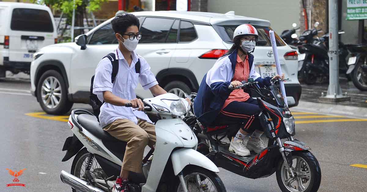 Học sinh cấp 3 đi xe máy có cần giấy phép lái xe không