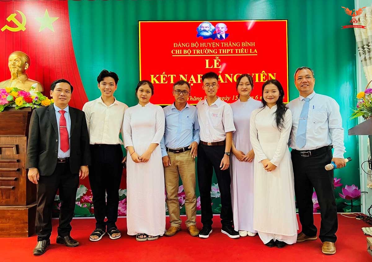 Học sinh cấp 3 có được kết nạp Đảng không? Quy định mới nhất 2024