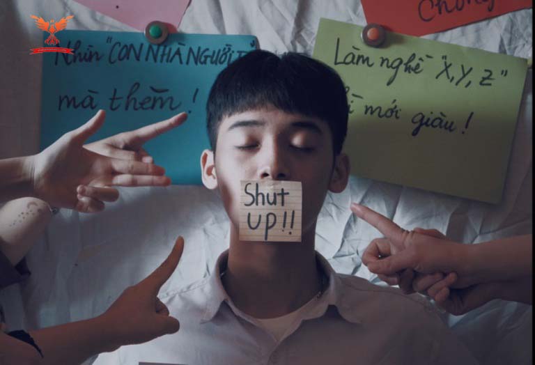 Áp lực từ gia đình, xã hội
