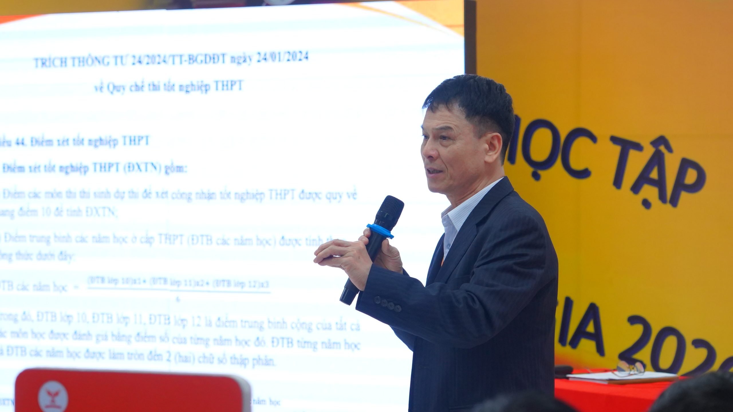 HỌP PHỤ HUYNH KHỐI 12:  ĐỒNG HÀNH CÙNG HỌC SINH CHINH PHỤC KỲ THI QUAN TRỌNG