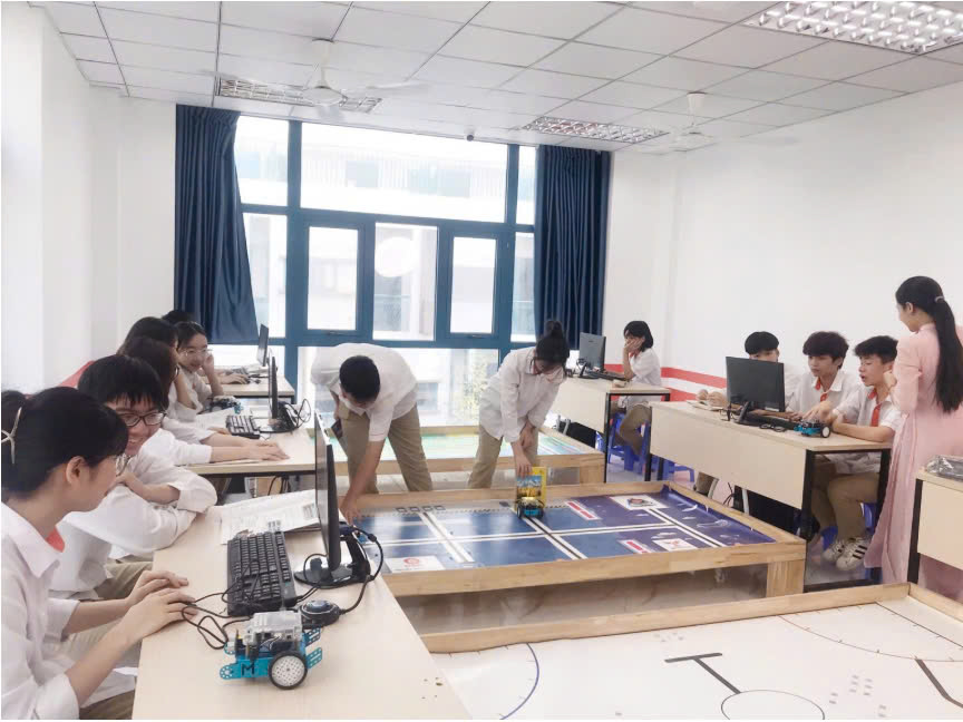 PHÒNG THỰC HÀNH ROBOTICS – Bệ phóng công nghệ cho thế hệ tương lai!✨