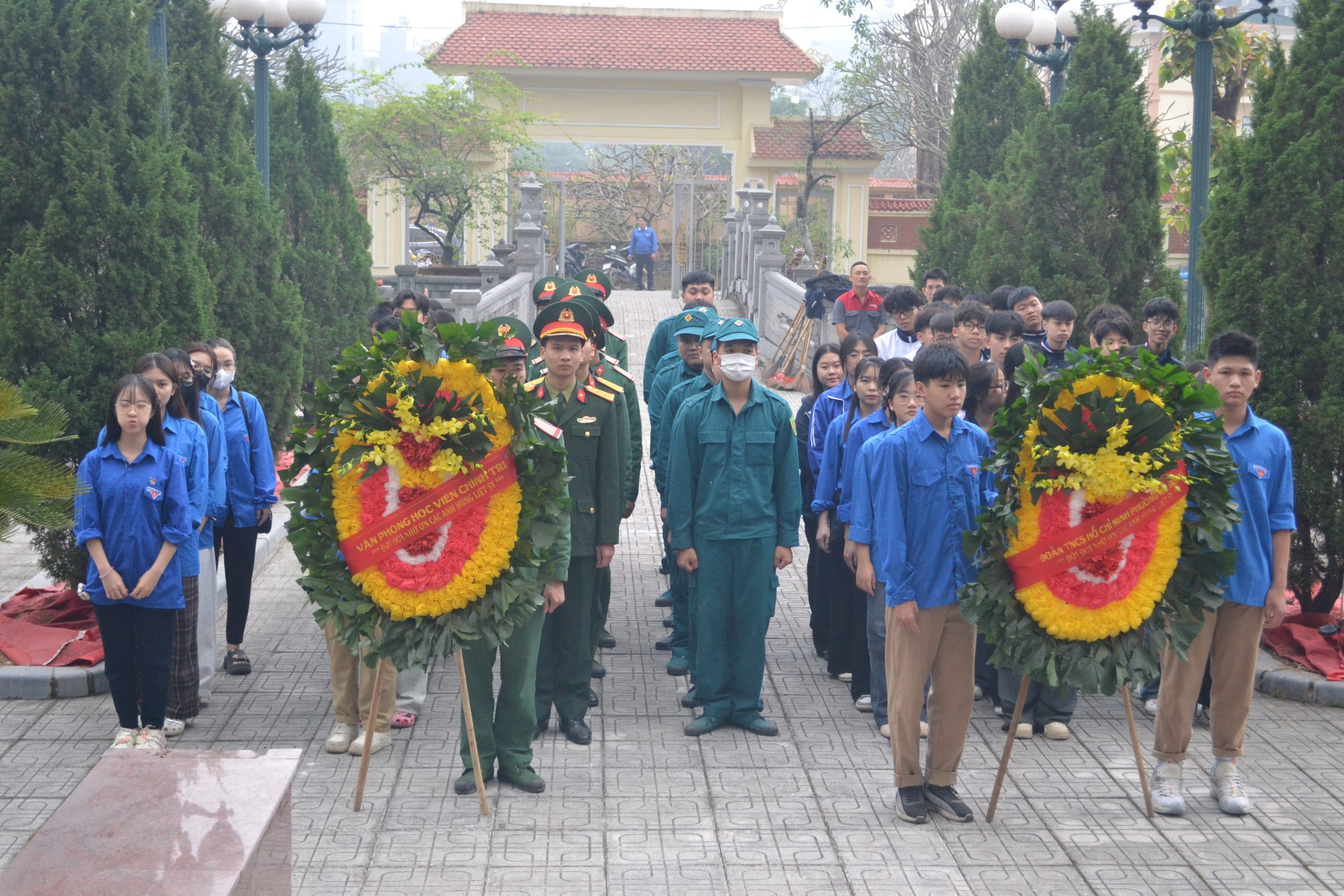 HỌC SINH TRƯỜNG THPT LÊ HỒNG PHONG – TƯỞNG NHỚ NGÀY 22/12 VÀ TRI ÂN ANH HÙNG LIỆT SĨ