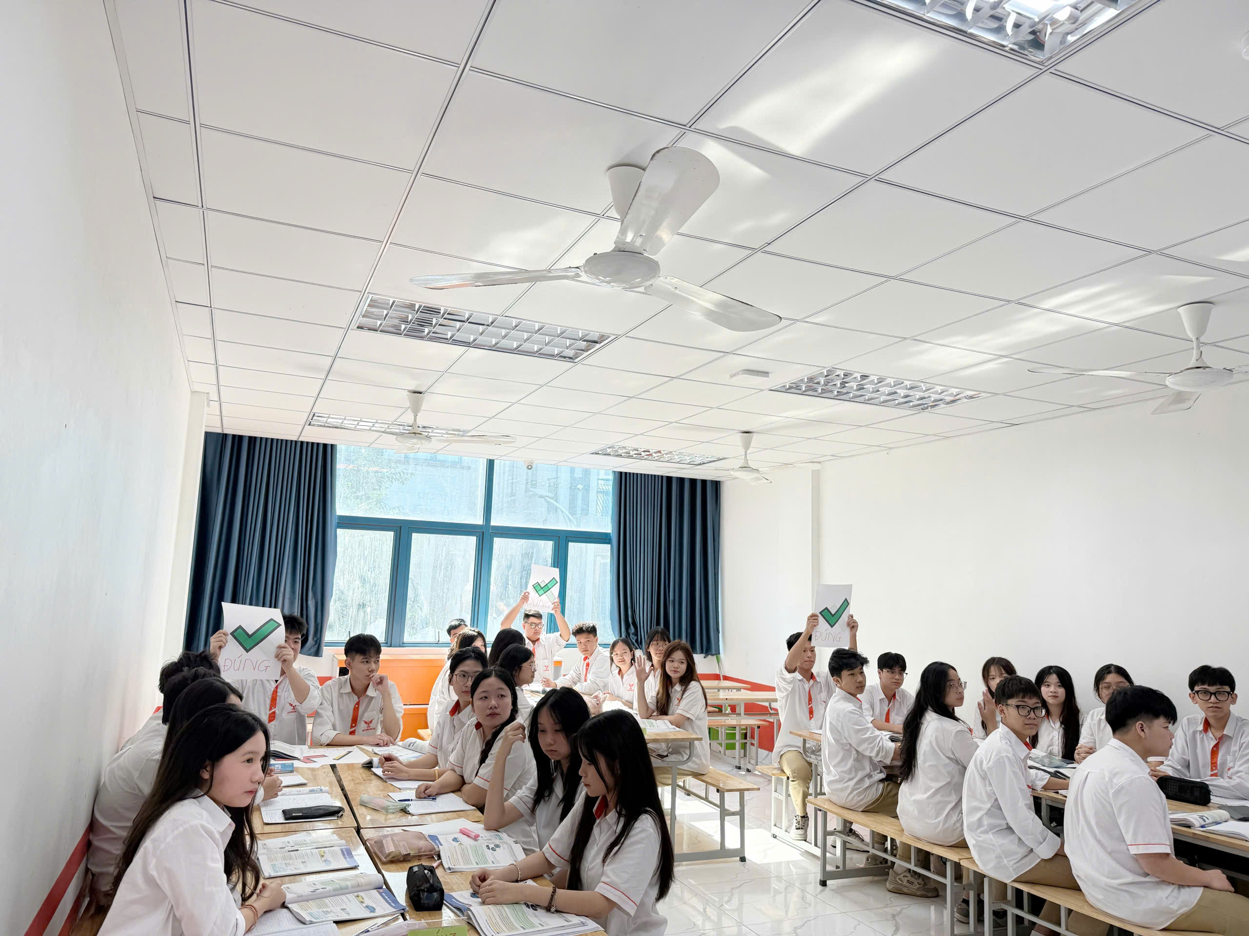 Tiết học “Ứng dụng AI trong dạy học tại trường THPT Lê Hồng Phong”